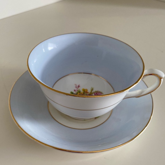 EUC VTG TAYLOR & KENT BONE CHINA BABY BLUE FLORAL TEACUP AND SAUCER - Picture 7 of 9